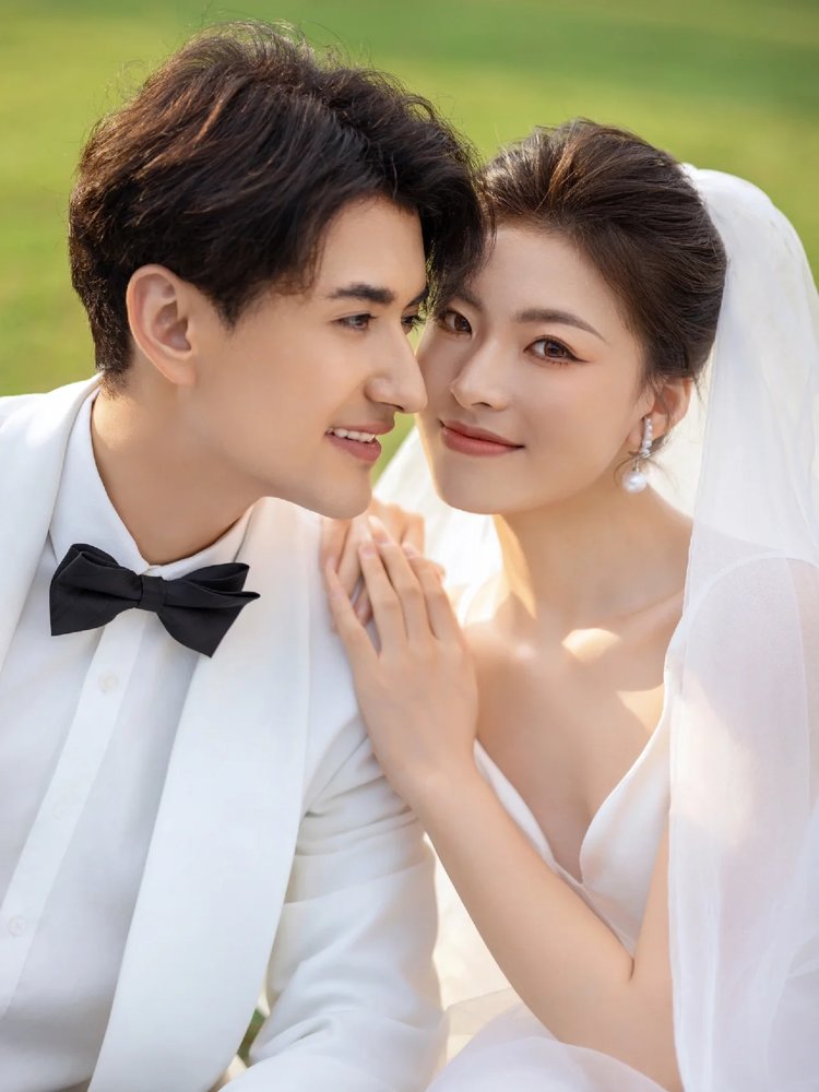 草坪婚纱照 自然限定的温柔滤镜