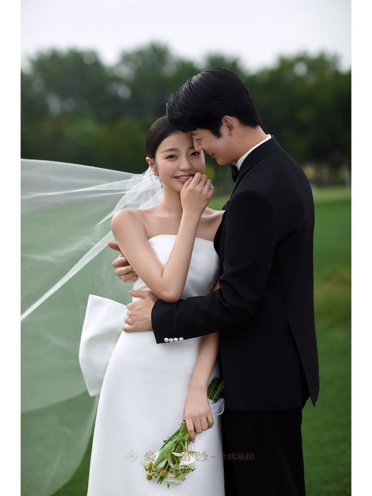 沧州婚纱摄影风格推荐 仪式感草坪婚纱照