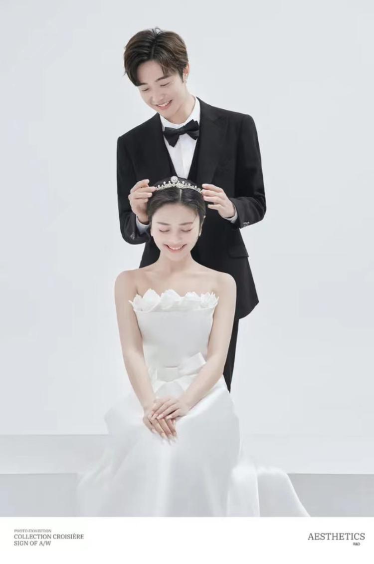 简约韩式婚纱照 白色抹胸婚纱下的纯美爱情