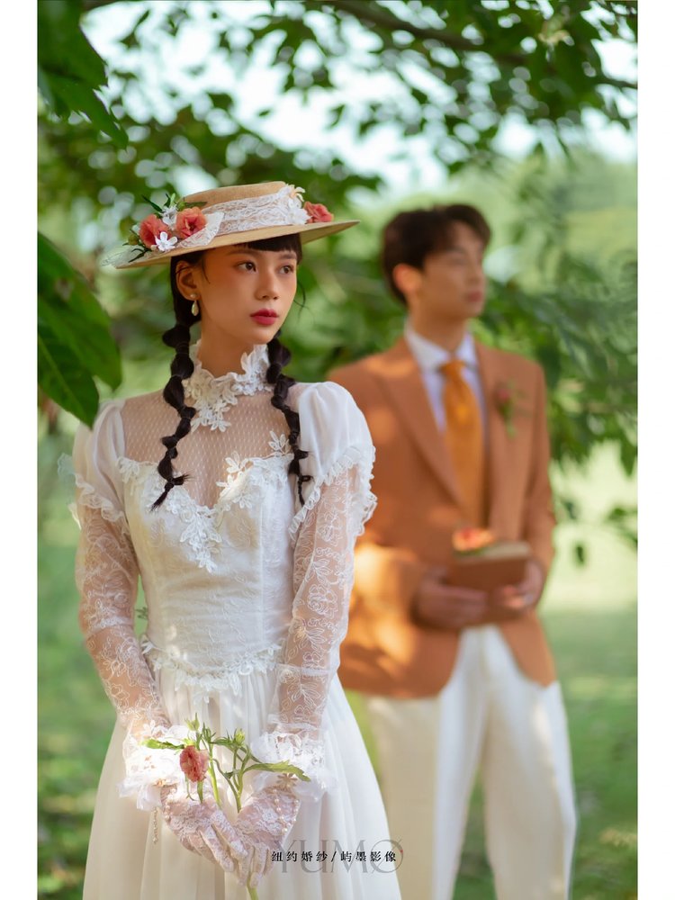 浪漫致死不逾 草坪遇见油画婚纱照