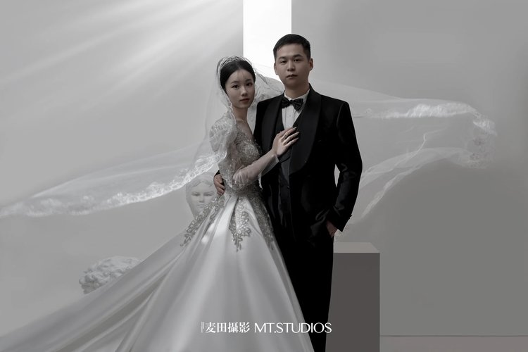 婚纱摄影风格推荐 轻奢石膏像婚纱照