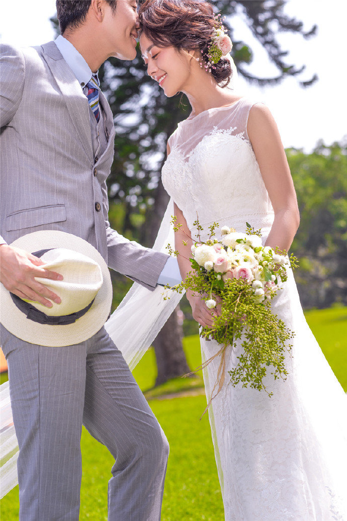 厦门婚纱照:户外草坪婚纱照·厦门公主嫁期