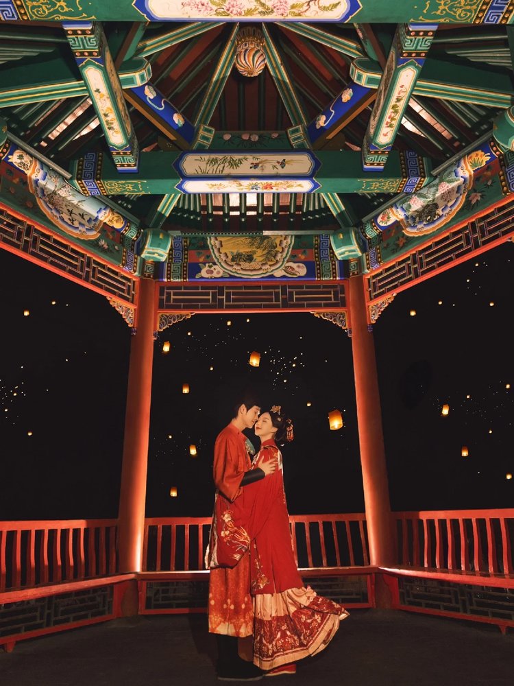 彰显东方美学 夜景宫廷婚纱照