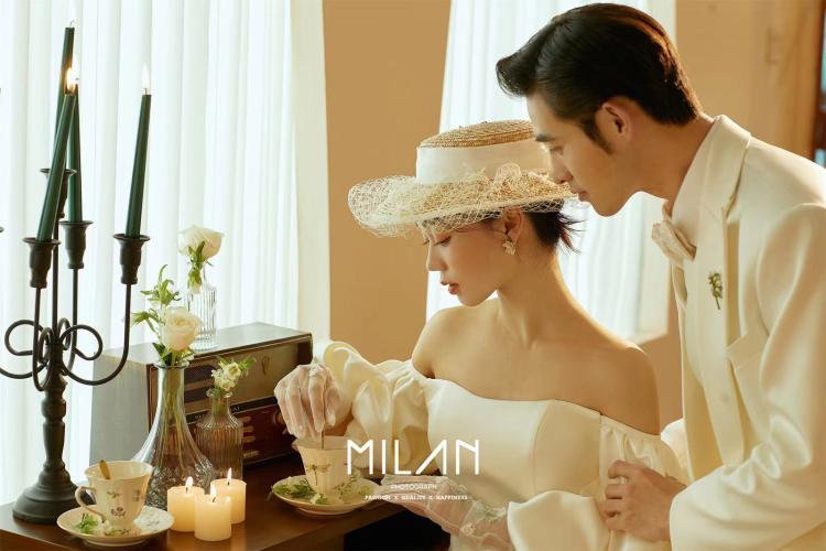 鹰潭韩式婚纱照推荐:简约白色光影婚纱照