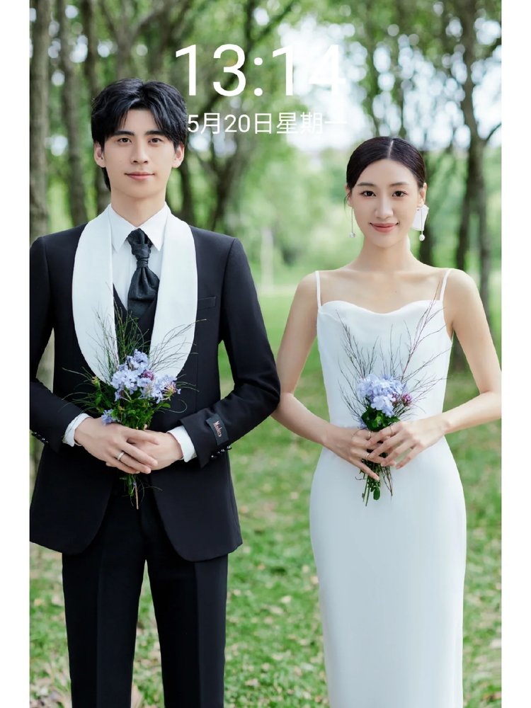 森系草坪婚纱照做屏保也太好看