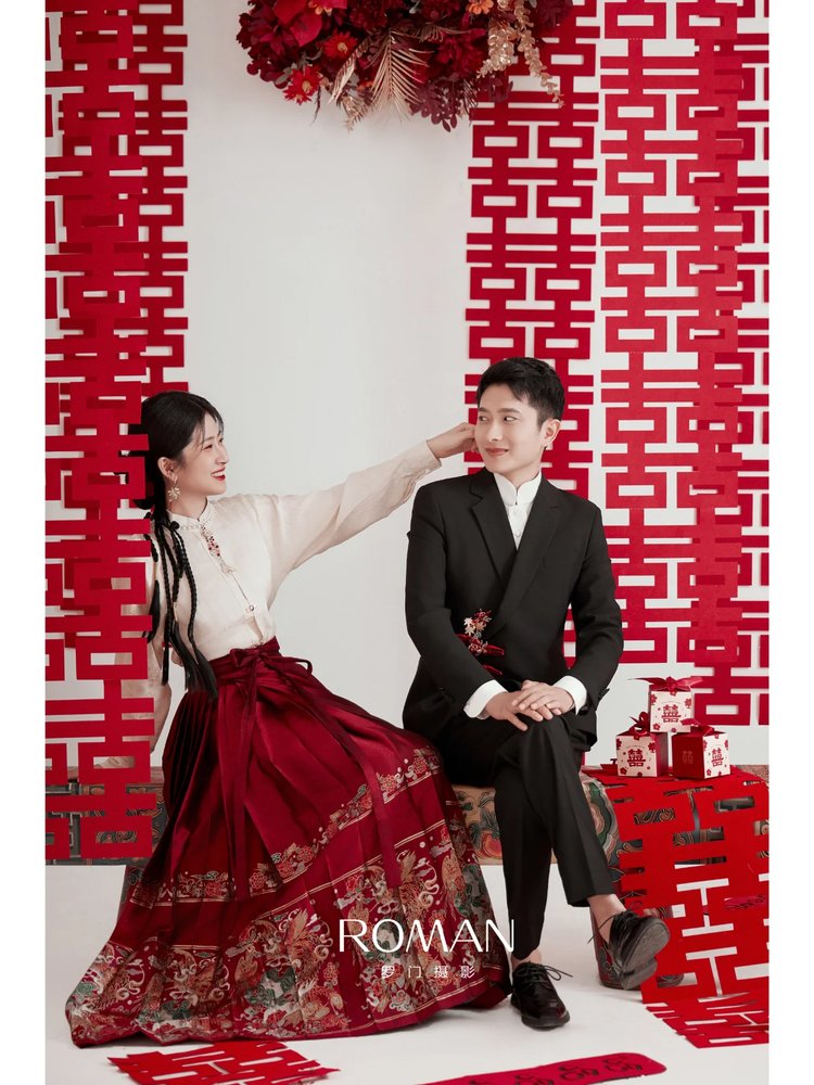 女明星和她的素人男友,超好看的新中式婚纱照