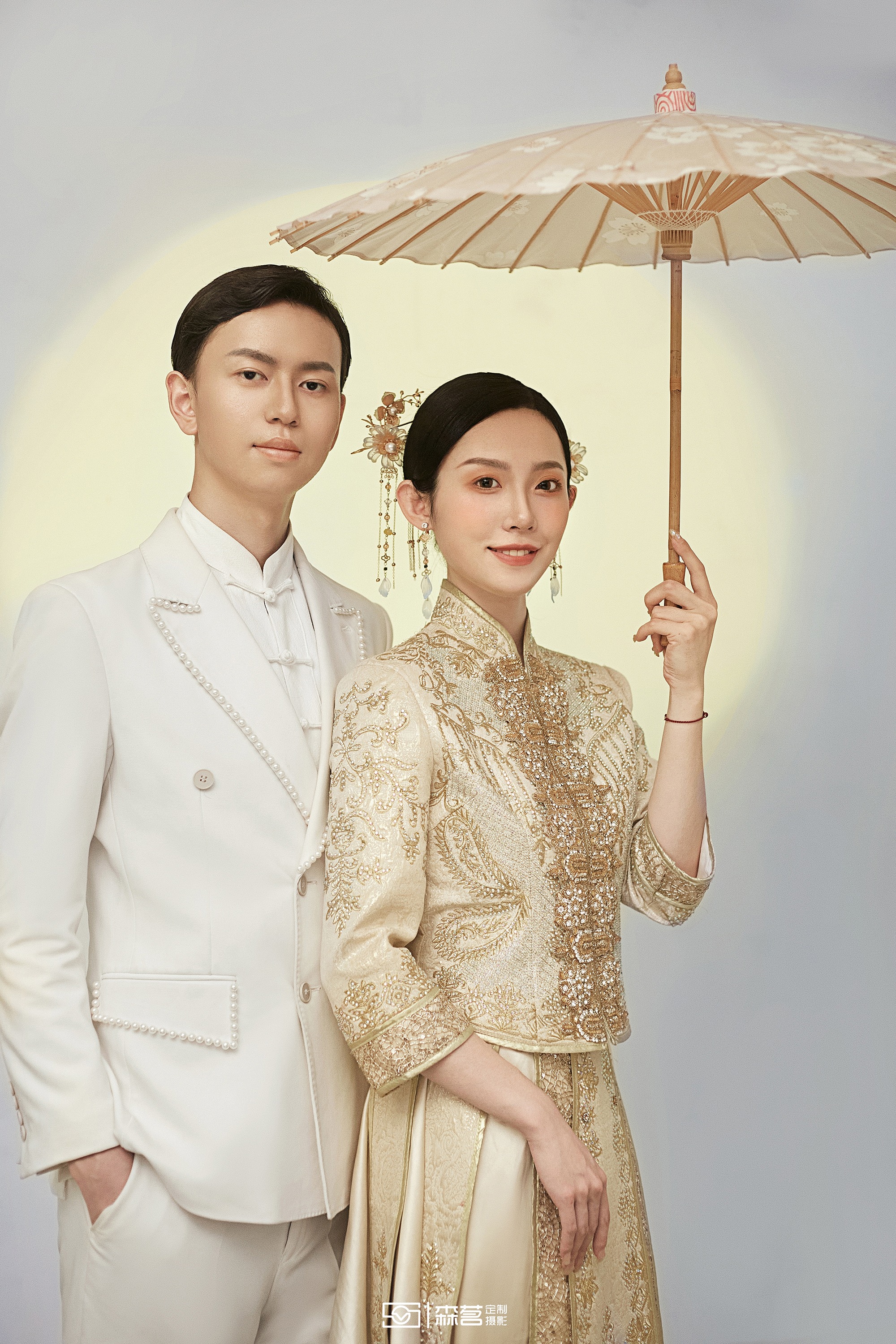 小众金色秀禾婚纱照，新中式秀禾推荐