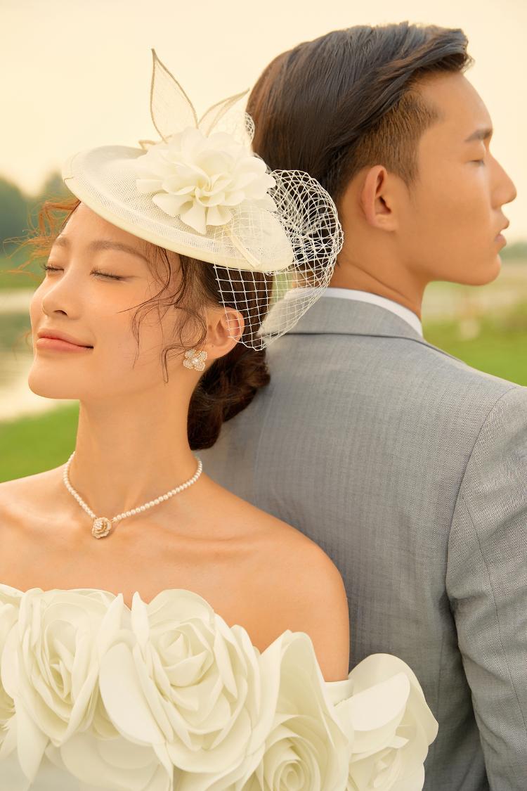 浪漫优雅的法式草坪清新婚纱照