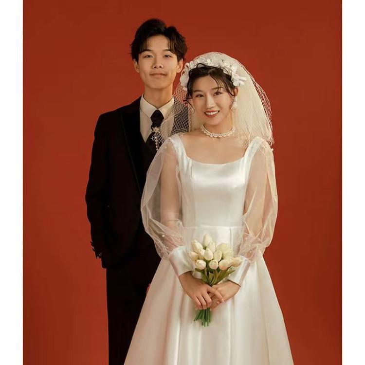 蔚蓝婚纱摄影工作室--轻复古风格婚纱照 纯色室内民国婚纱照