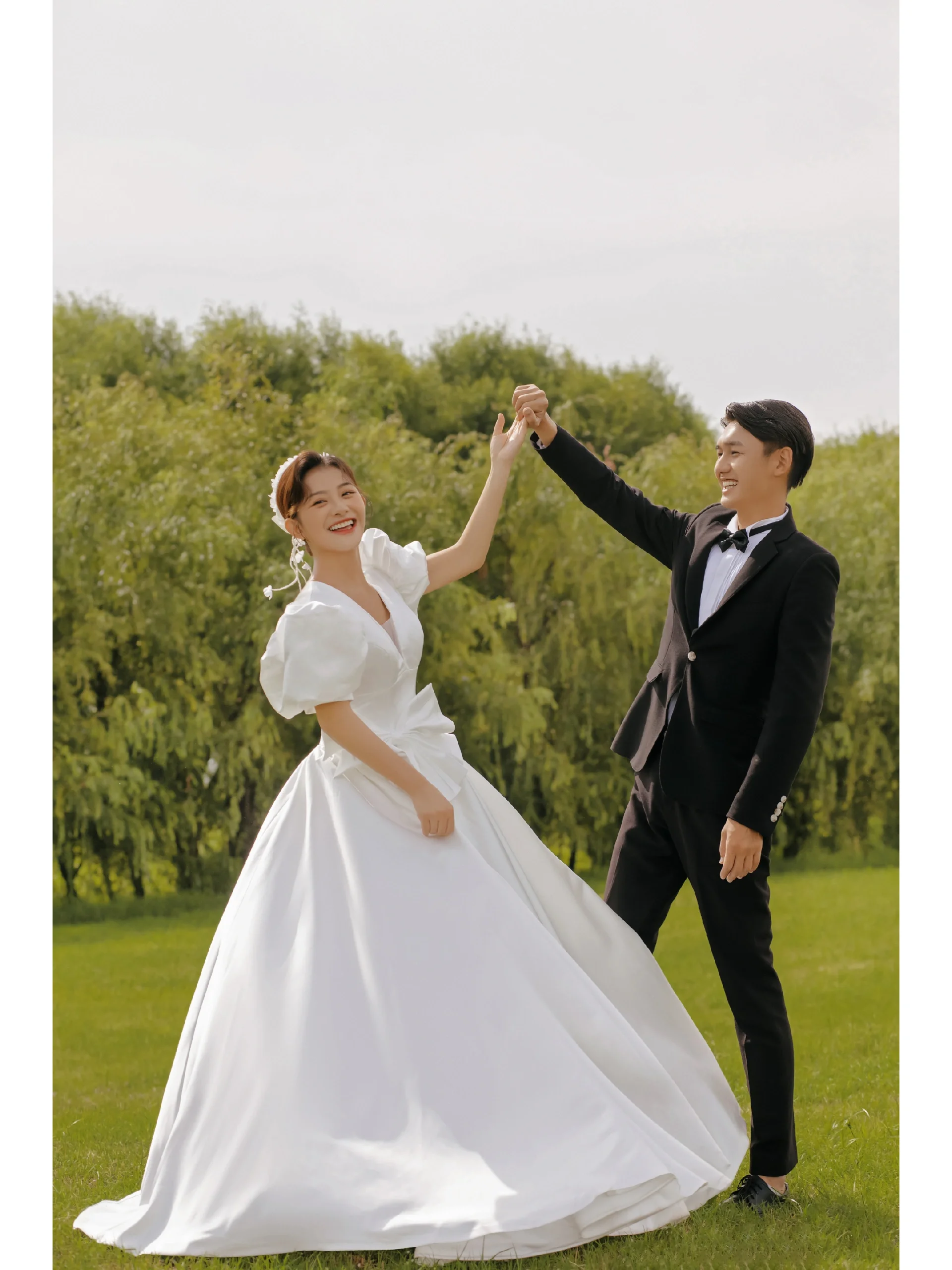 一眼就心动的森系草坪婚纱照