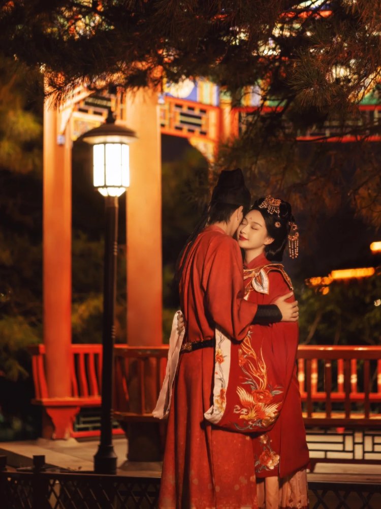 彰显东方美学 夜景宫廷婚纱照
