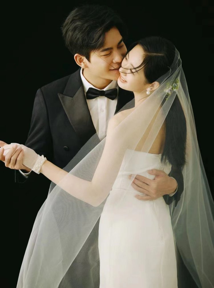 心动的感觉 室内高级感婚纱照