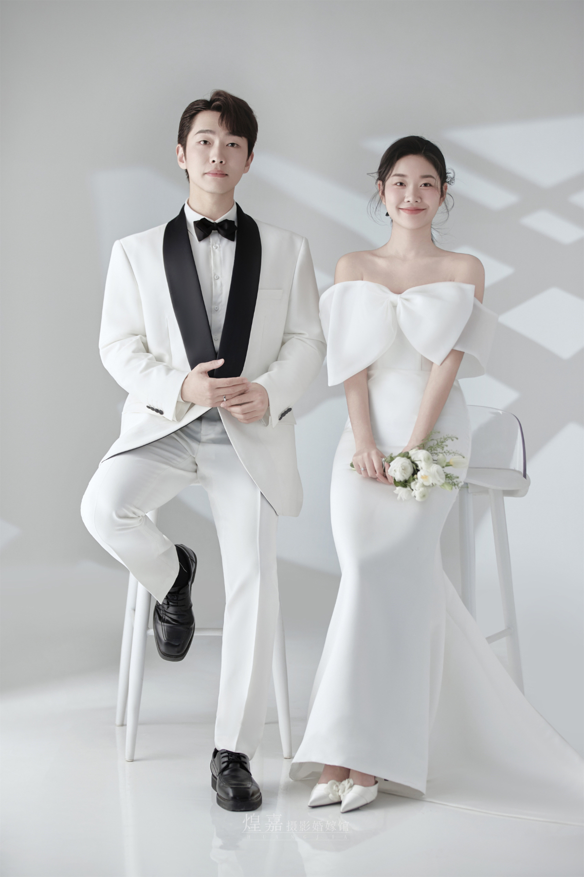 室内极简光影婚纱照