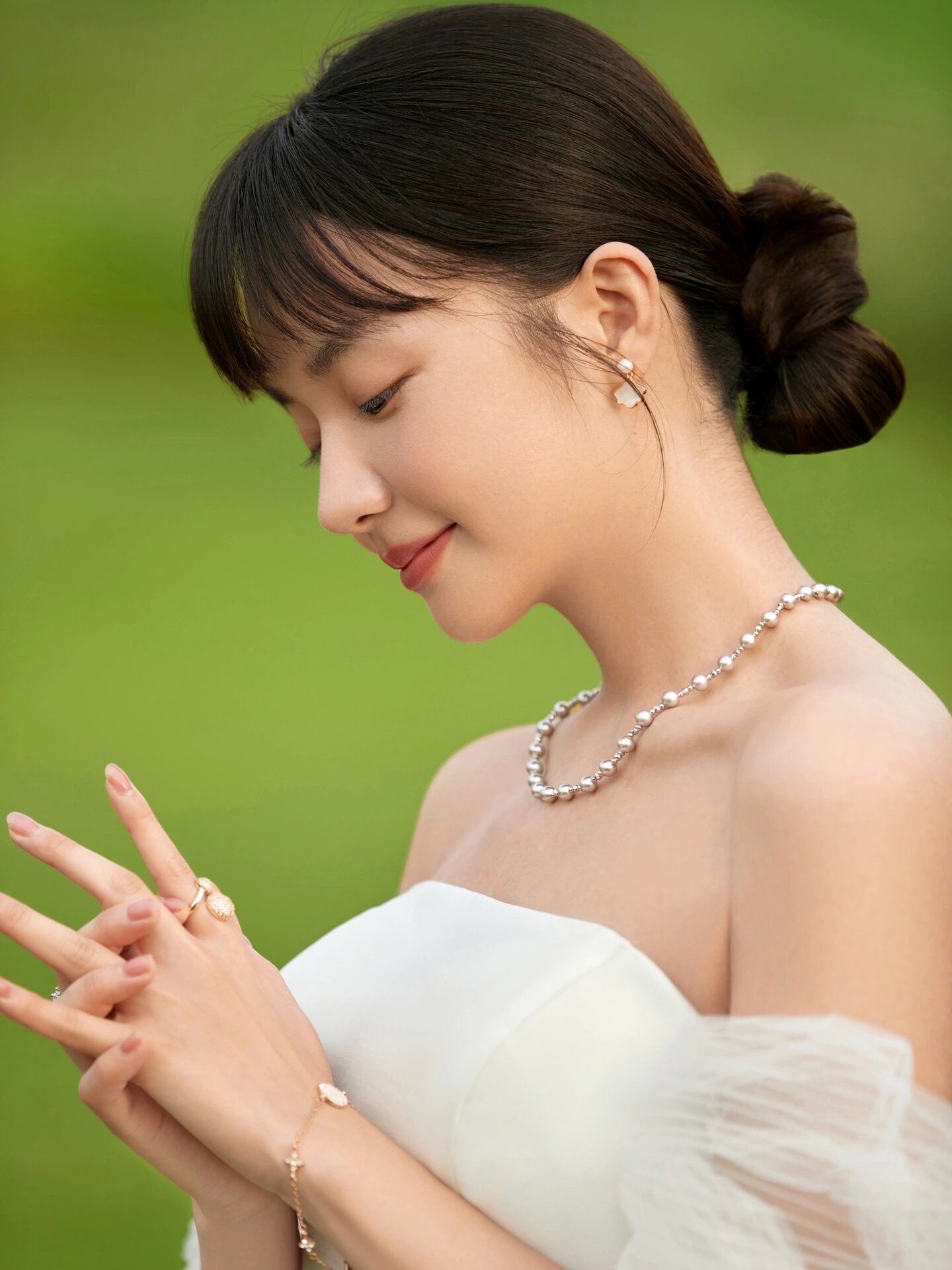 韩式森系草坪婚纱照很懂氛围感