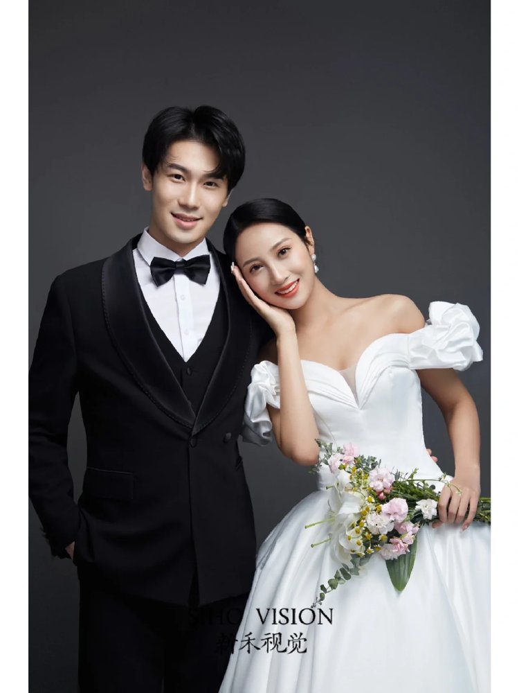 高级感十足的韩式简约风婚纱照
