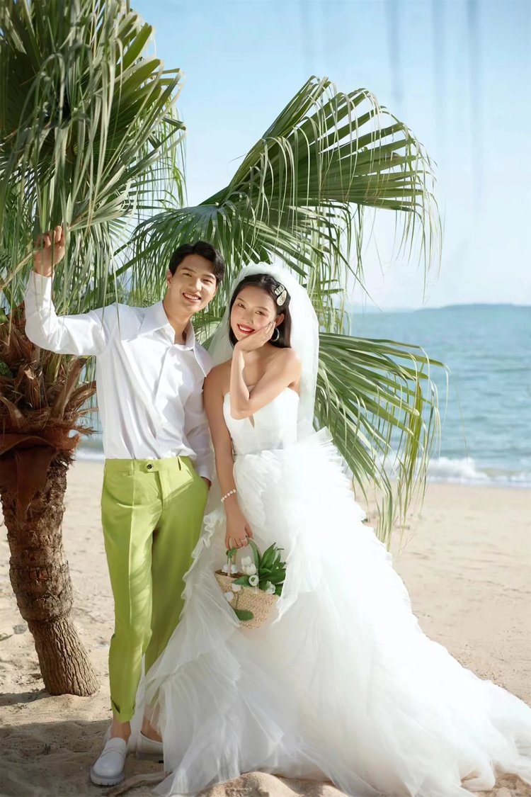 自由又浪漫的海景婚纱摄影 海滩婚纱照