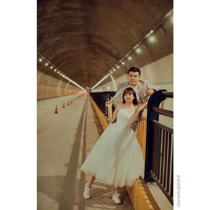 户外隧道婚纱照 旅拍婚纱照·台北风情婚纱摄影
