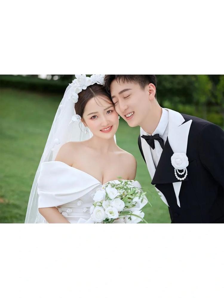 广州巴黎春天:甜美童话草坪婚纱照