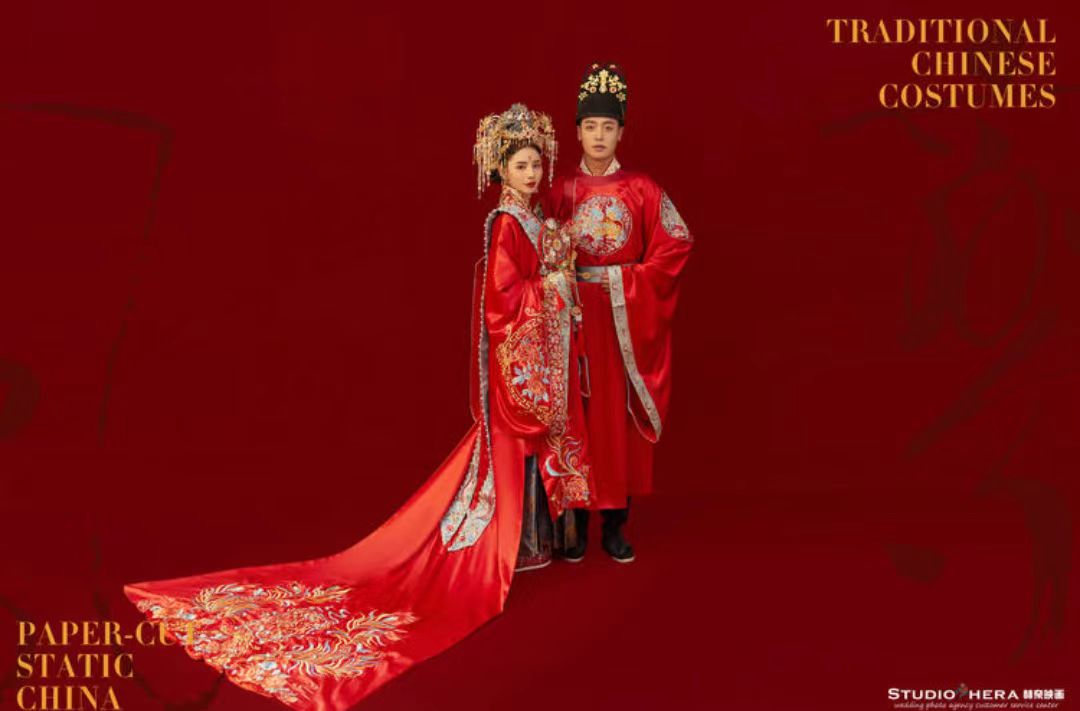 大红中式婚纱照