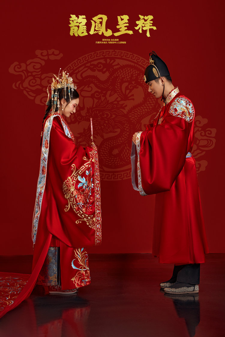 传统中式婚纱照,室内婚纱照