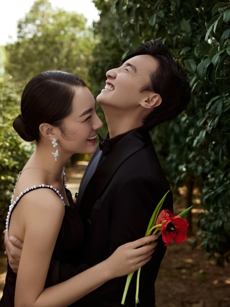 黑裙赫本优雅婚纱照 婚纱摄影风格推荐