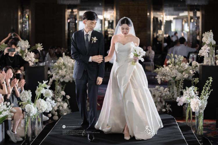 北京乐美婚礼策划--奢华秀场风·时尚暗黑·韩式白绿婚礼布置