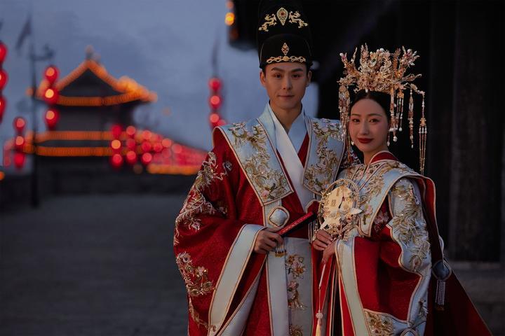 东方经典:古城美景中式凤冠霞披婚纱照