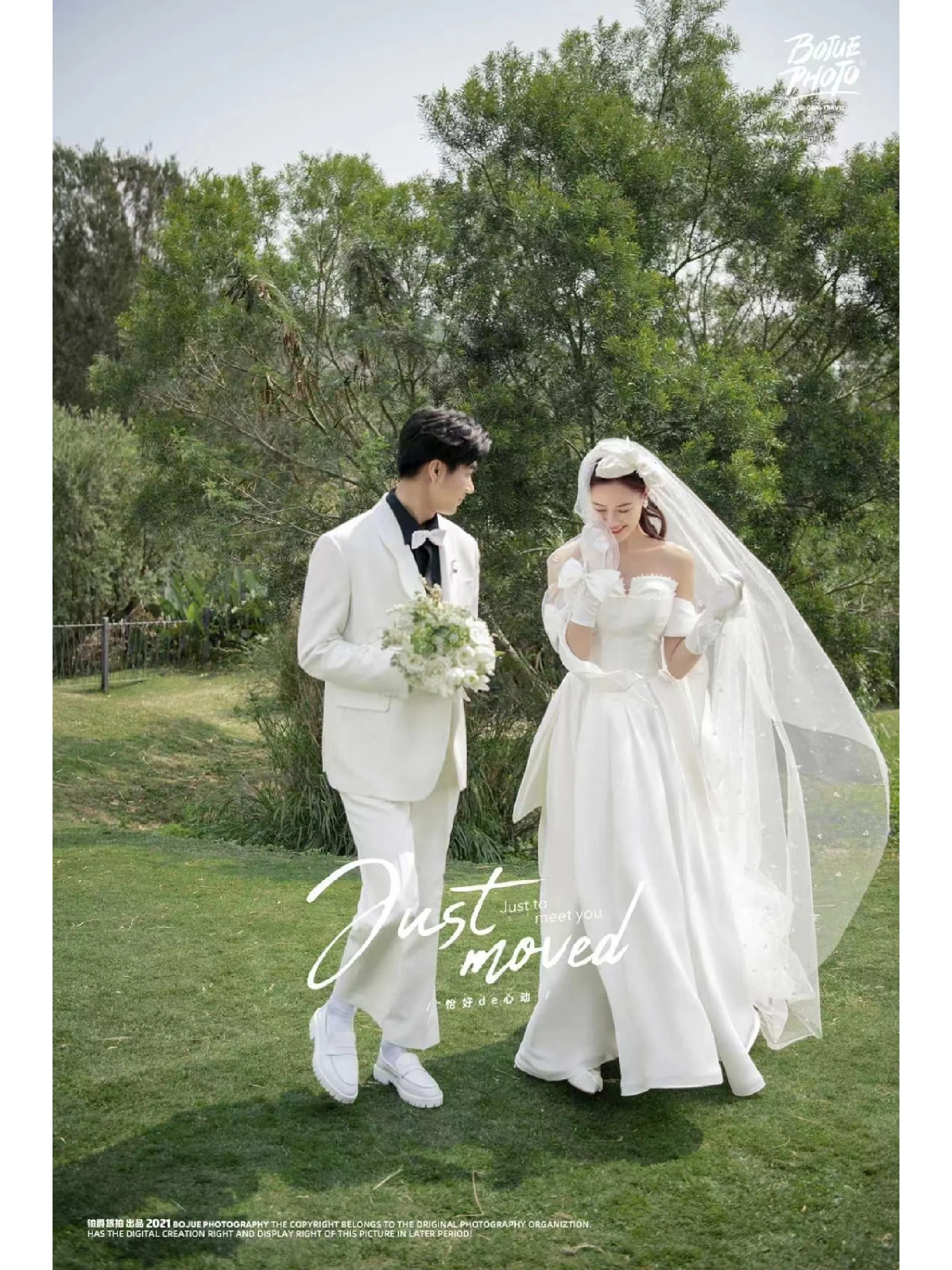 满屏的绿色与浪漫 森林之旅主题草坪婚纱照