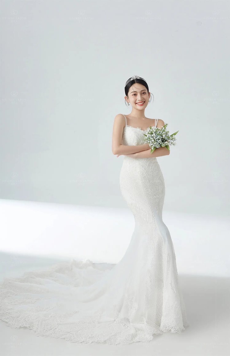 阜阳婚纱照推荐室内韩式光影婚纱照 白色主纱尽显新娘好身材