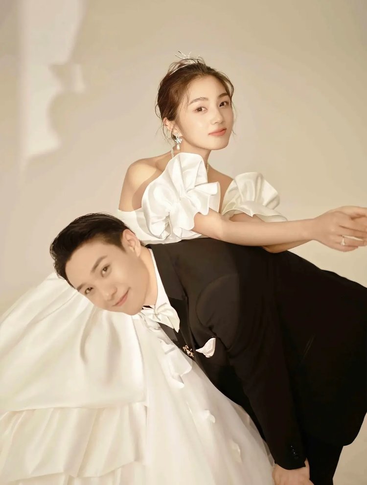 壹时尚婚纱摄影:韩式光影婚纱照让你陶醉的爱心光影