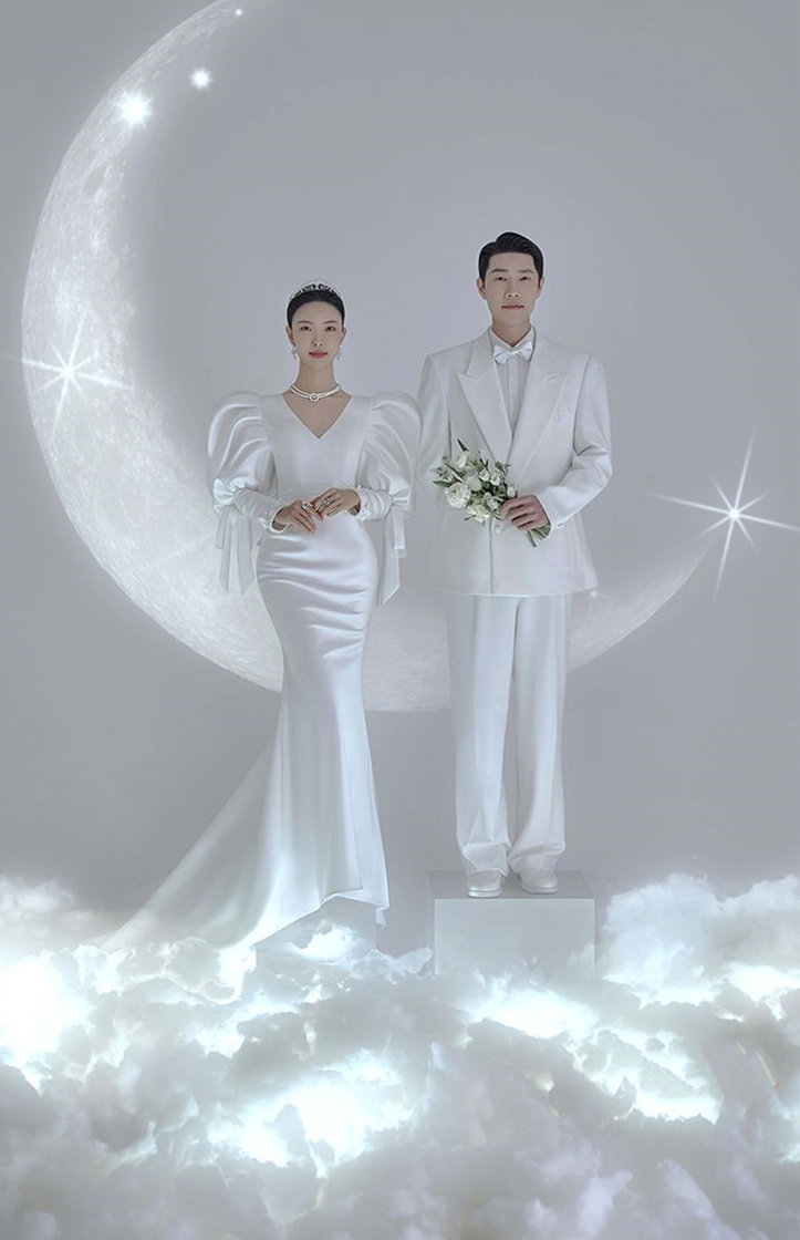 白月光系列婚纱摄影:白纱鱼尾光影婚纱照 创造梦幻般的浪漫体验