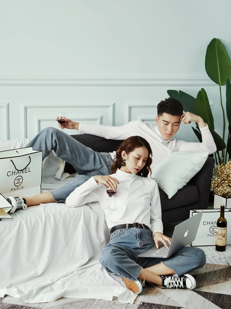情侣家居风婚纱照 爱情最开始的样子