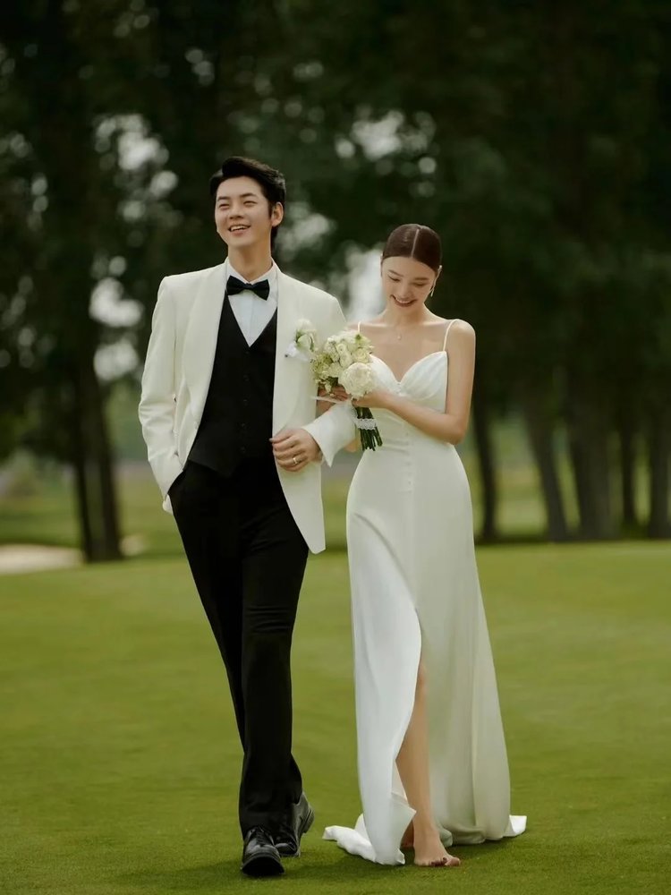草坪婚纱照 小清新婚纱摄影风格