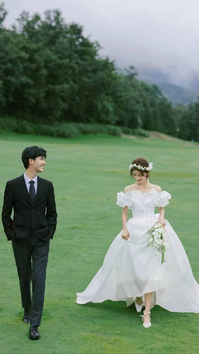 小清新草坪婚纱照,武汉婚纱照推荐