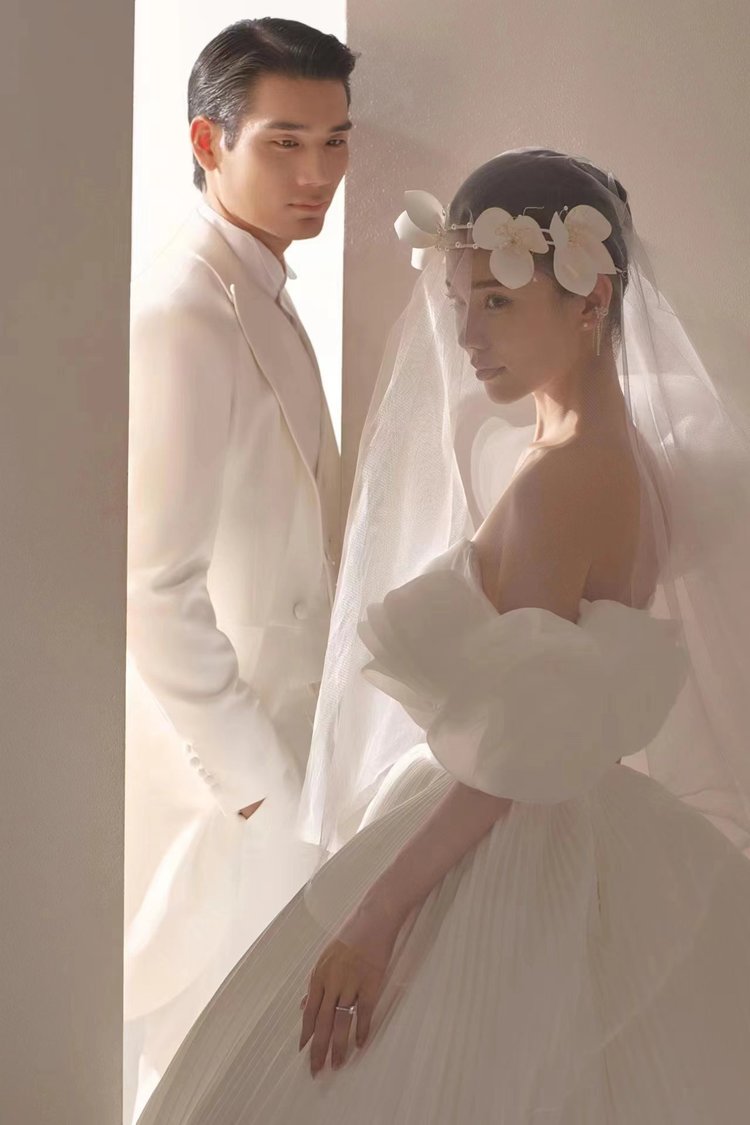 自带高级感的室内高定婚纱照