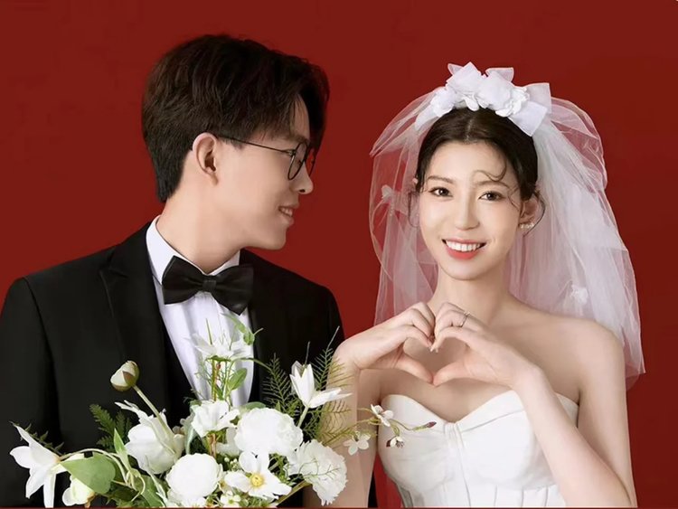 沉淀岁月的复古红 喜嫁婚纱照