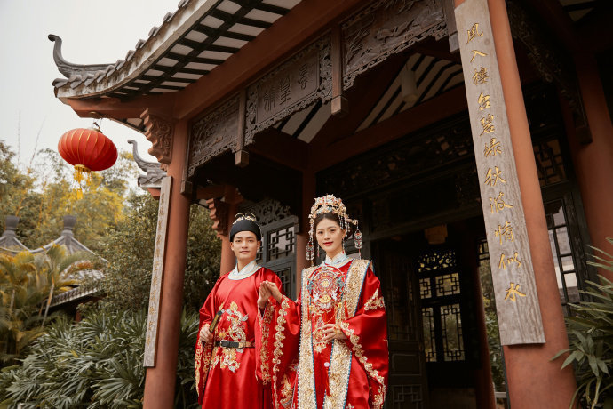 东莞婚纱照:中式汉服婚纱照凤冠霞帔婚纱照·东莞米兰婚纱摄影