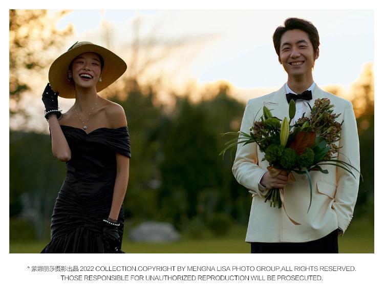深圳草坪抹胸婚纱照:落日余晖下的夕阳婚纱照