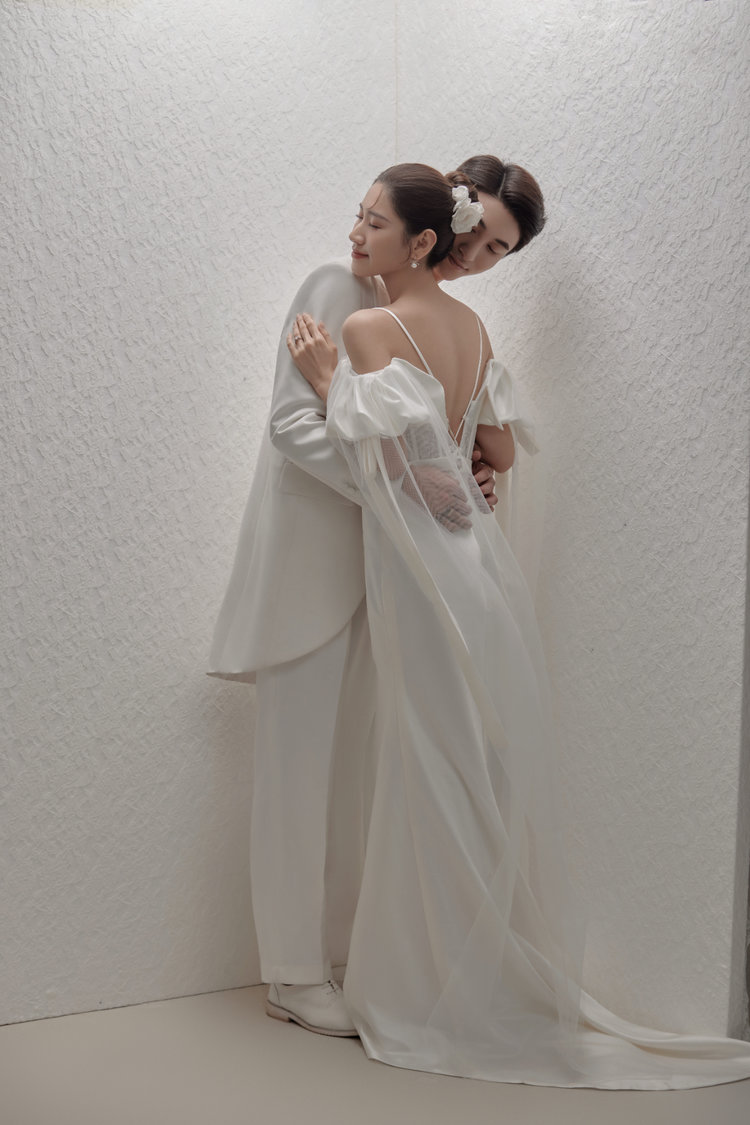 室内蕾丝高定婚纱照 常州定制婚纱摄影