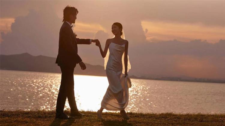 全新风格夕阳婚纱照 婚纱照必拍风格