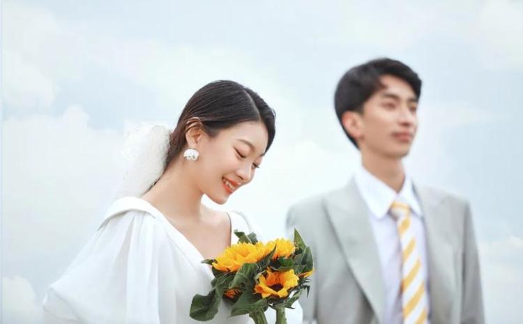 慕莎高端婚纱摄影--草地纪实