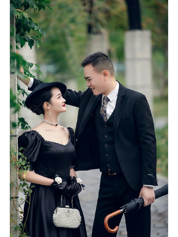 时尚又有个性 优雅草坪婚纱照