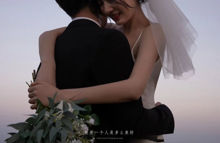 相遇在最美的时刻,电影感山顶婚纱照