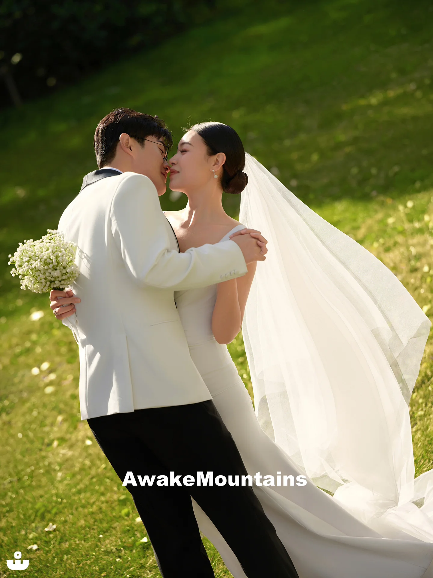 小清新草坪婚纱照 一起见证属于我们的重要时刻