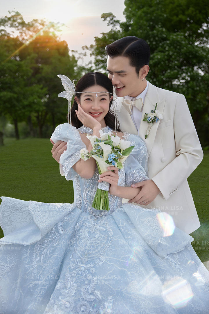 洛阳拍婚纱照·秘境爱丽丝主题森系草坪婚纱照