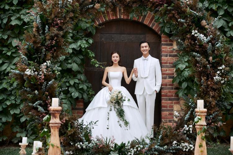微风小园主题婚纱照 抹胸头纱婚照