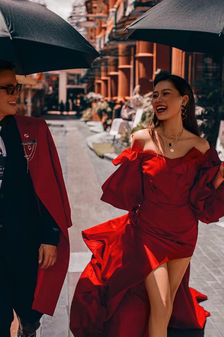 西双版纳旅拍婚纱摄影:个性街拍婚纱照-爝摄婚纱摄影