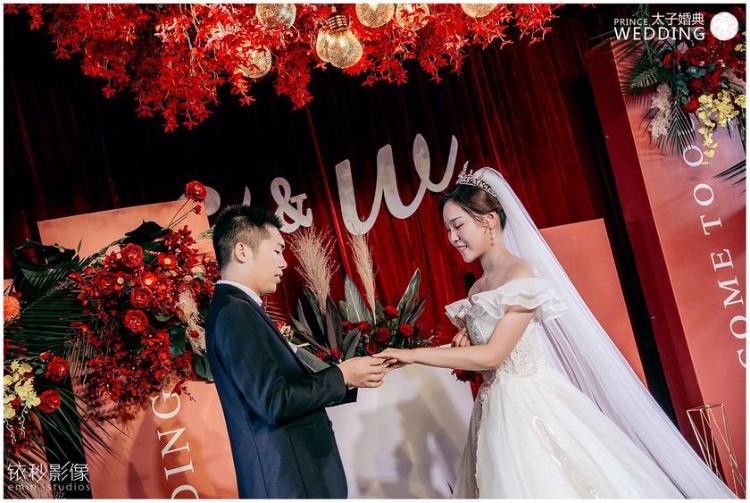 黄冈太子婚典--红黑色系室内婚礼