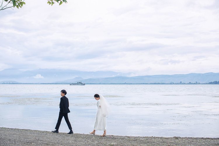 海滨风情主题海景婚纱照 海天一线的美感