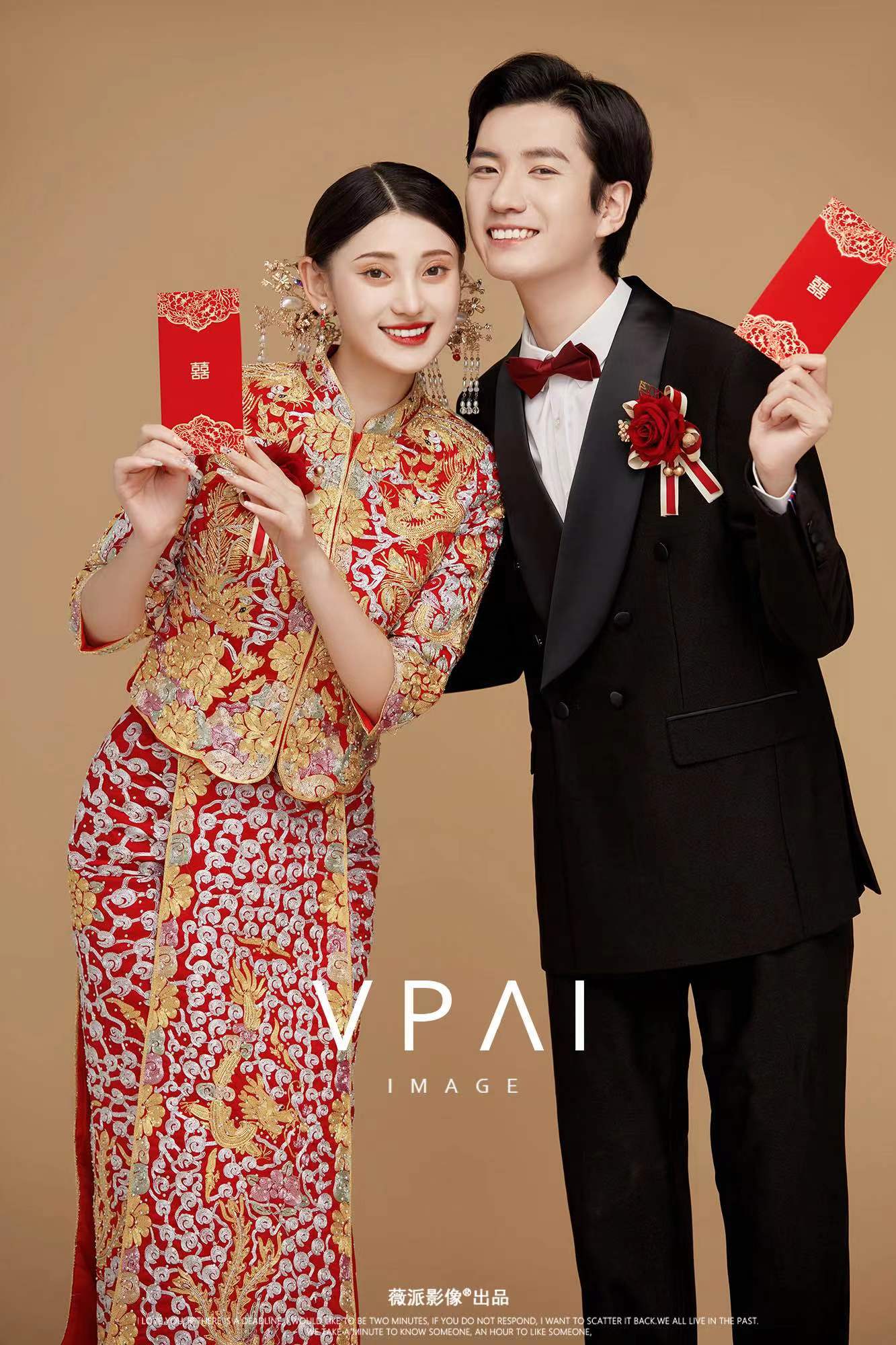 中式秀禾婚纱照 古装结婚礼服的喜庆